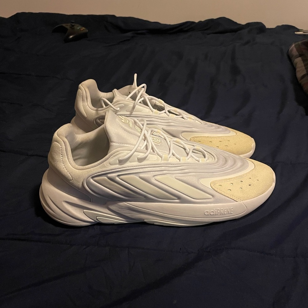 Adidas Ozelia sneakers
